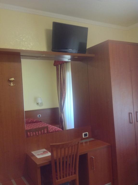 Guglielmo Marconi House Hotel Рим Екстериор снимка