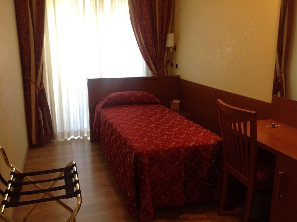 Guglielmo Marconi House Hotel Рим Екстериор снимка